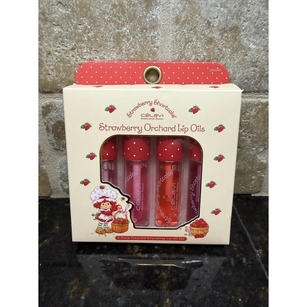 NEW STRAWBERRY SHORTCAKE 4 PIECE STRAWBERRY ORCHARD LIP OIL‎ SET